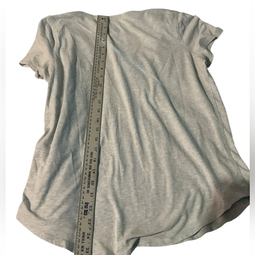 🍋 Lululemon Light Blue V-Neck Women's T Shirt - Picture 7 of 8